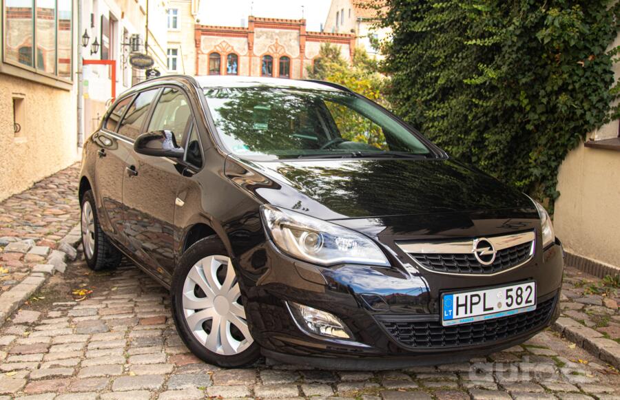 Opel Astra J Sports Tourer wagon