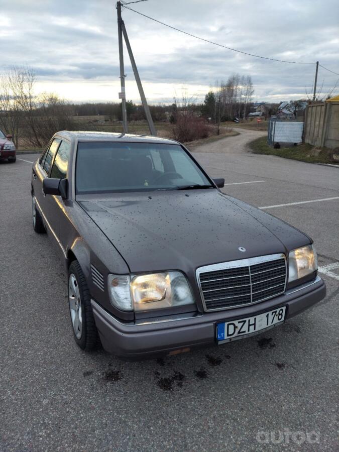 Mercedes-Benz W124 1 generation
