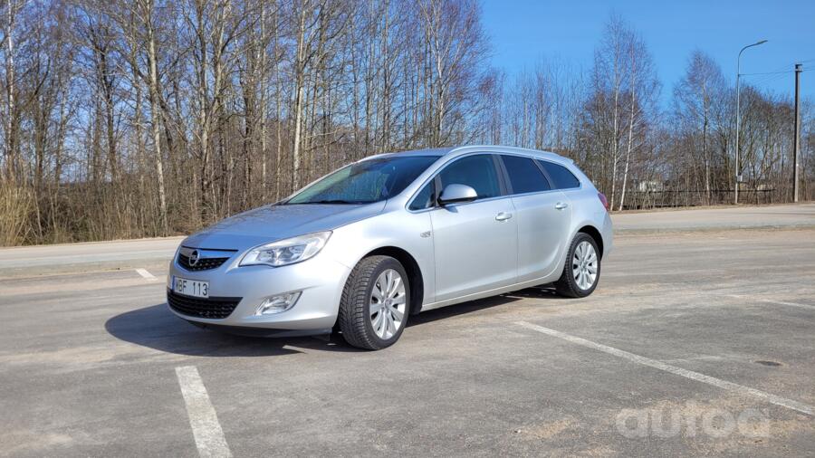 Opel Astra J Sports Tourer wagon