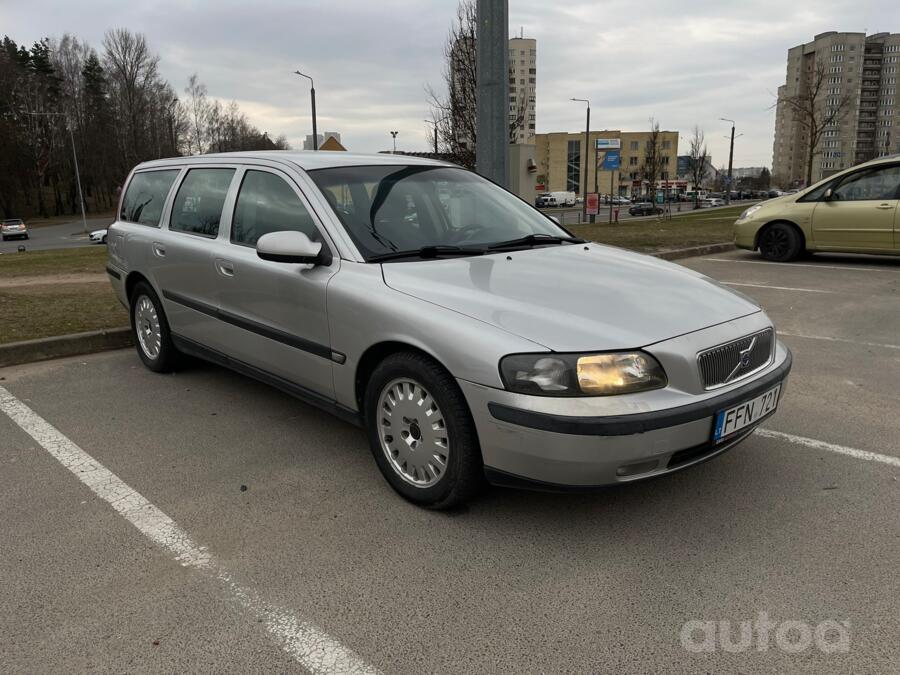 Volvo V70 2 generation wagon