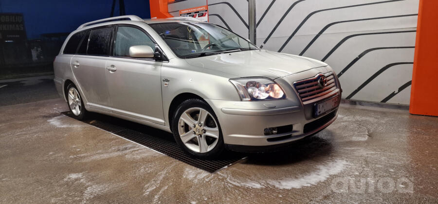 Toyota Avensis 2 generation Liftback