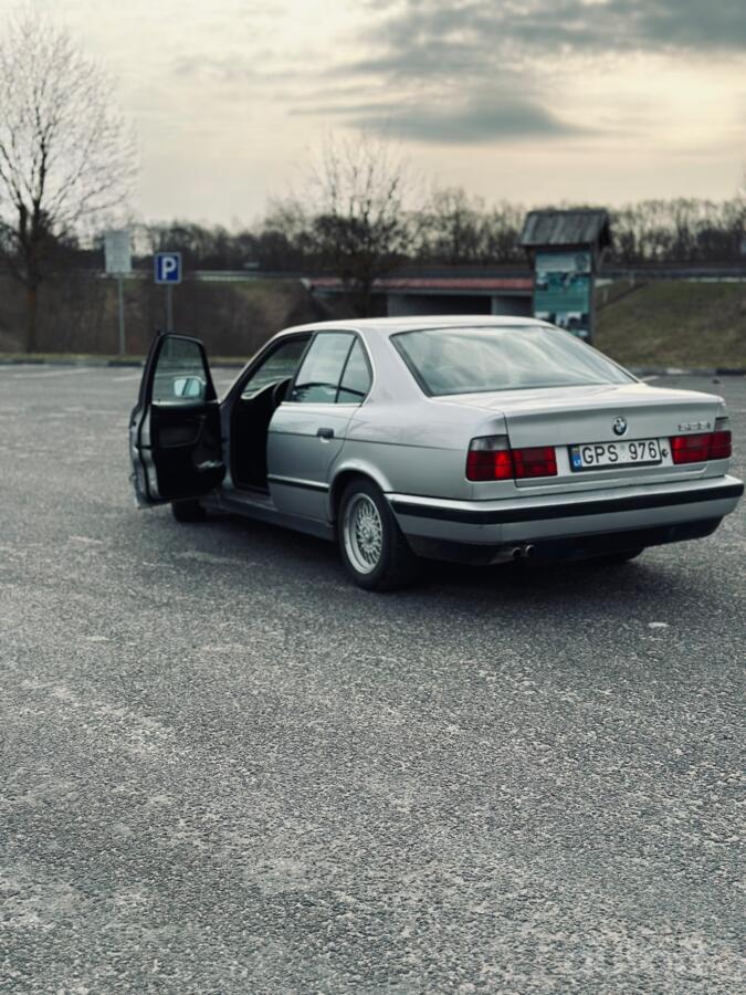 BMW 5 Series E34 Sedan
