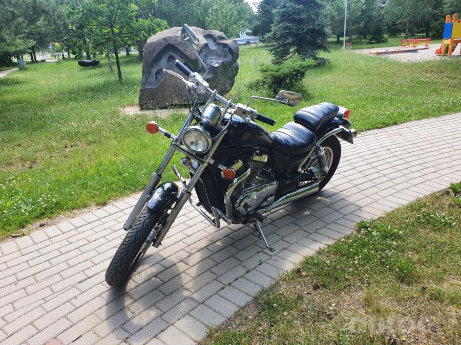 Suzuki Intruder