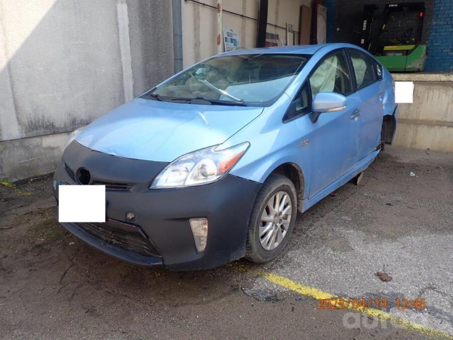 Toyota Prius XW30 [restyling]