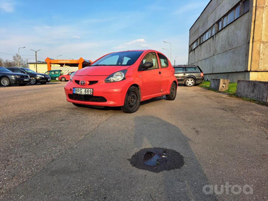 Toyota Aygo 1 generation Hatchback 5-doors