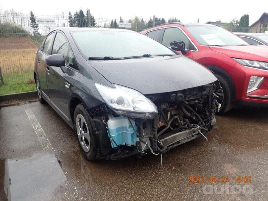 Toyota Prius 3 generation [restyling] Hatchback