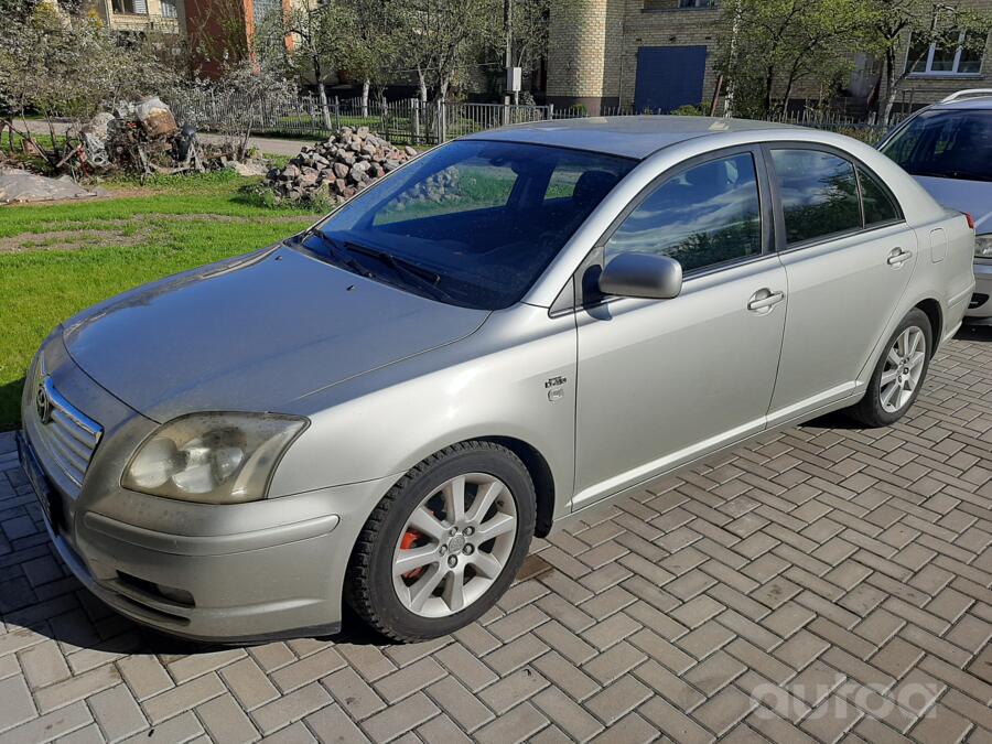 Toyota Avensis 2 generation Liftback