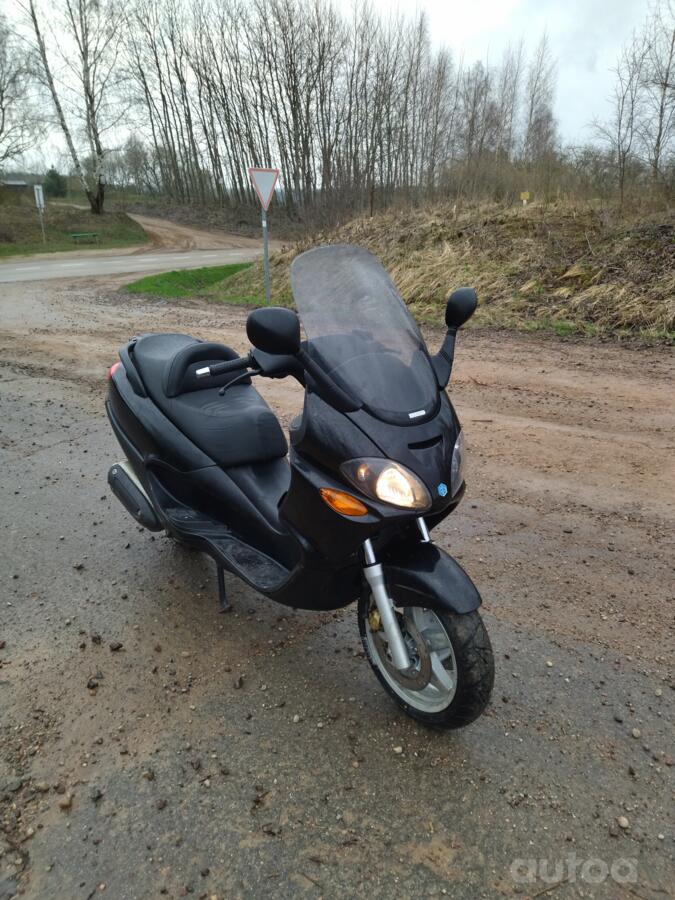 Piaggio X9