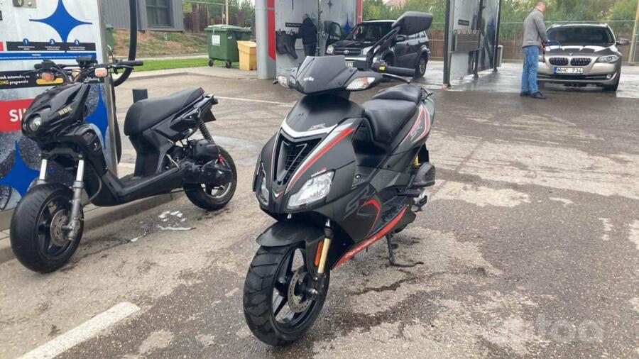 Aprilia SR