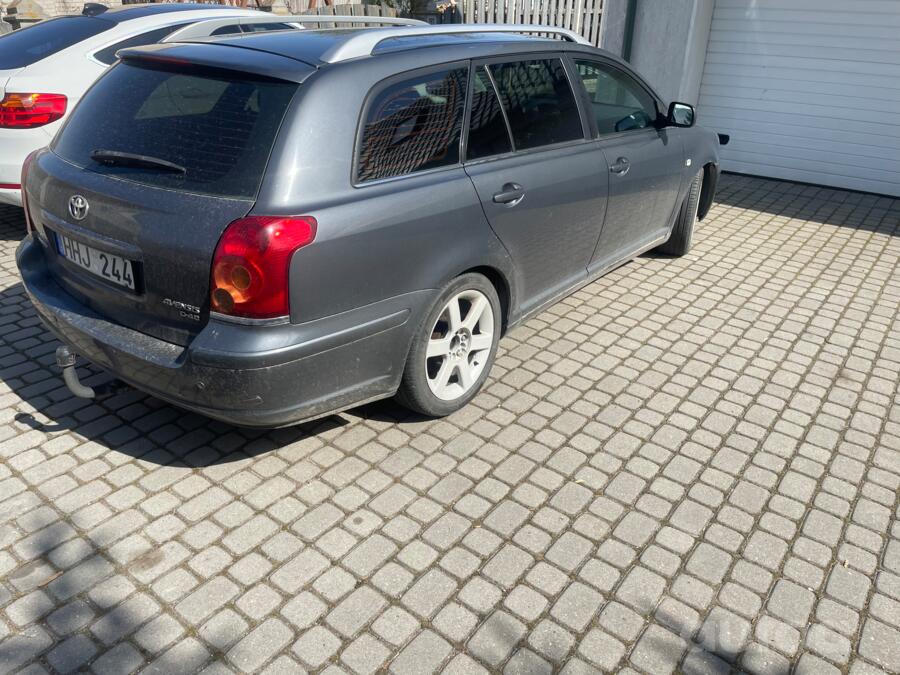 Toyota Avensis 2 generation wagon