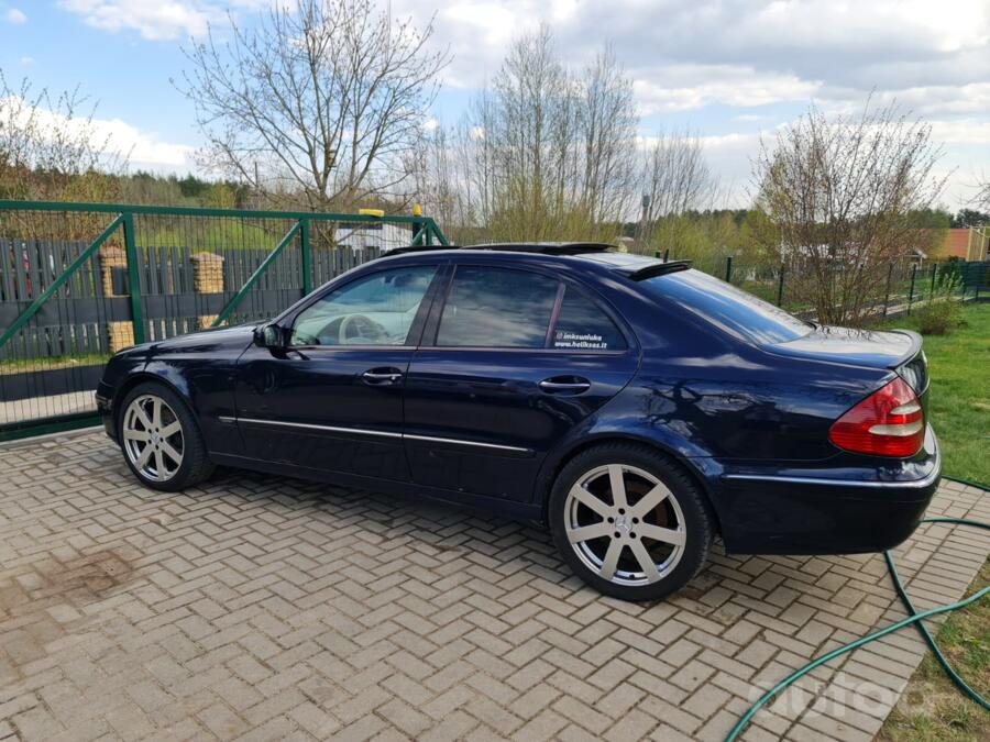 Mercedes-Benz E-Class W211 Sedan