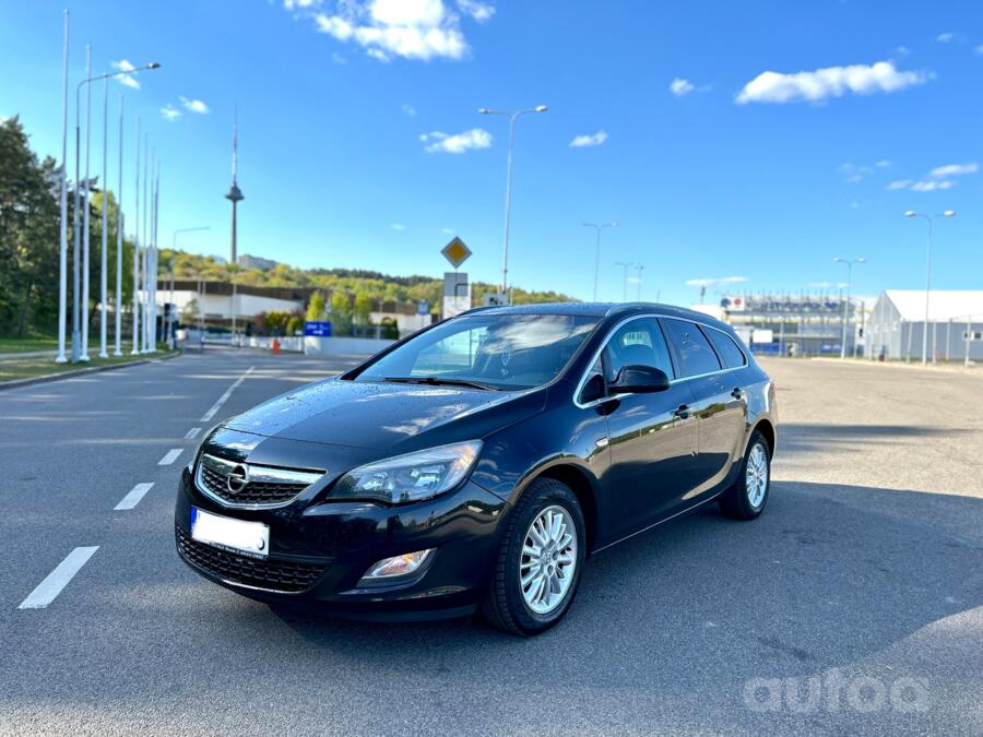 Opel Astra J Sports Tourer wagon