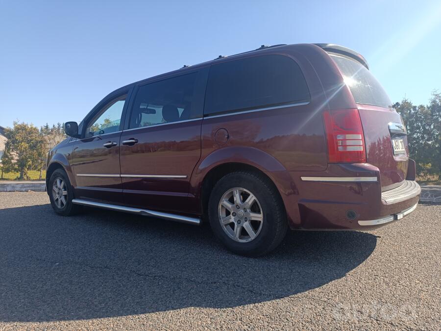 Chrysler Town & Country 5 generation