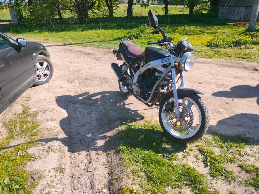 Suzuki GS