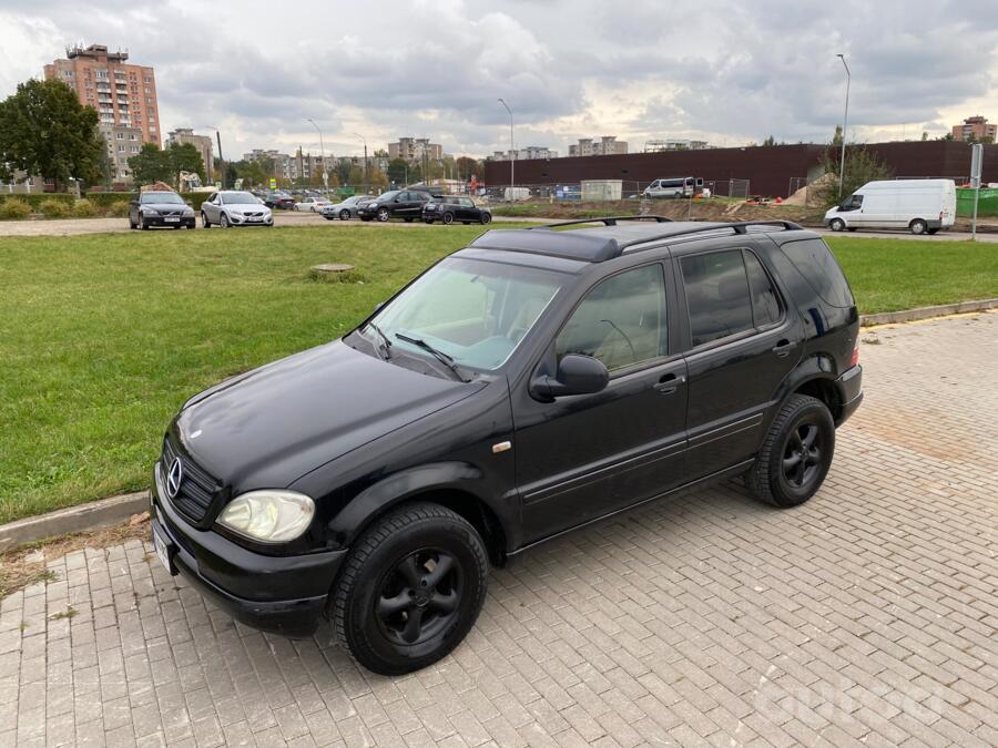 Mercedes-Benz M-Class W163 Crossover 5-doors