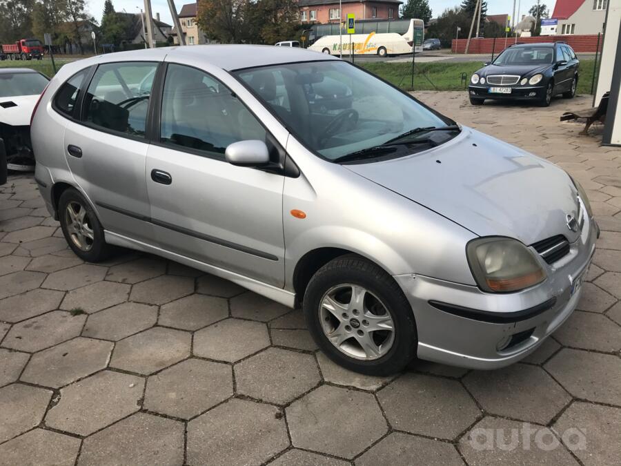 Nissan Almera Tino V10 Minivan