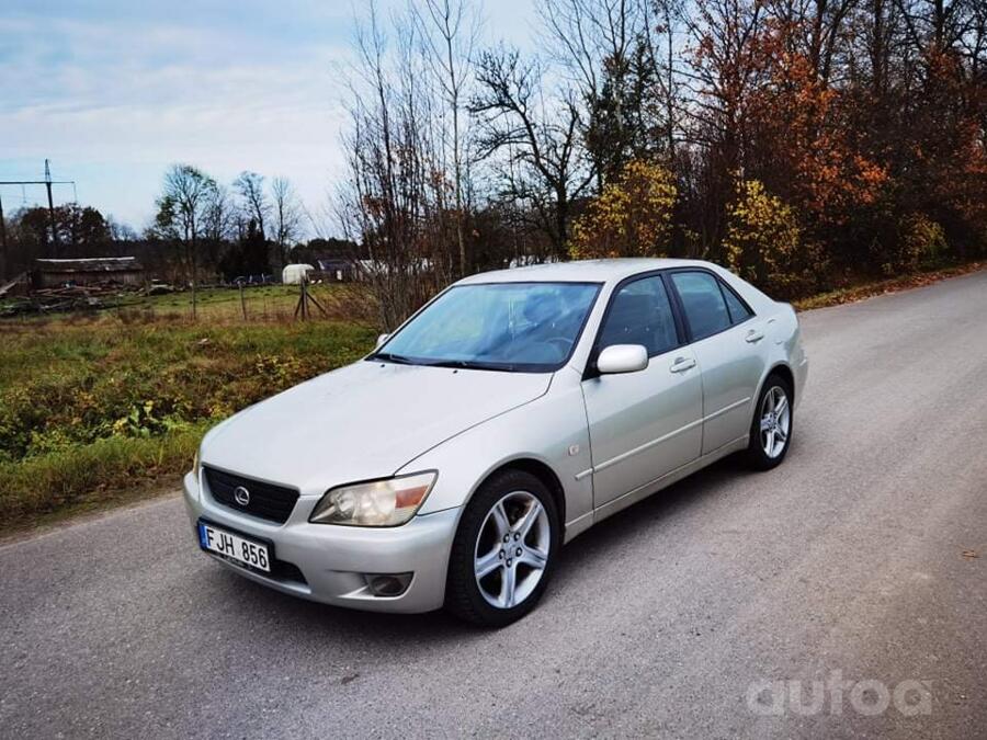 Lexus IS XE10 Sedan