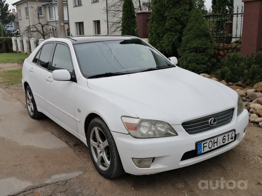 Lexus IS XE10 Sedan