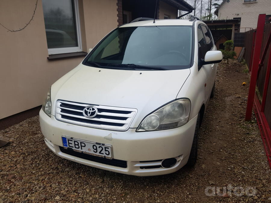 Toyota Avensis Verso 1 generation Minivan