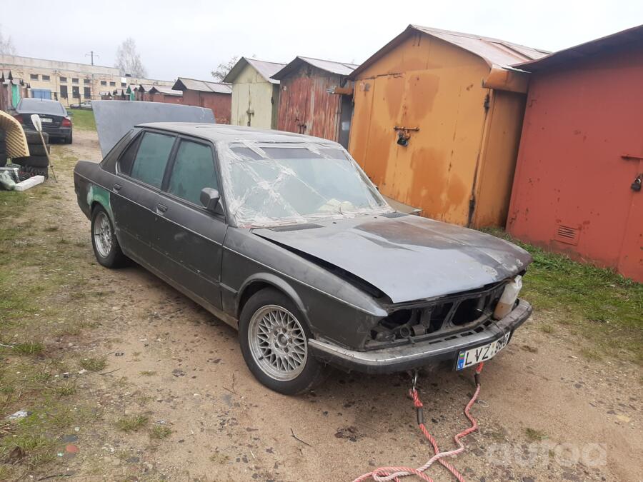 BMW 5 Series E28 Sedan