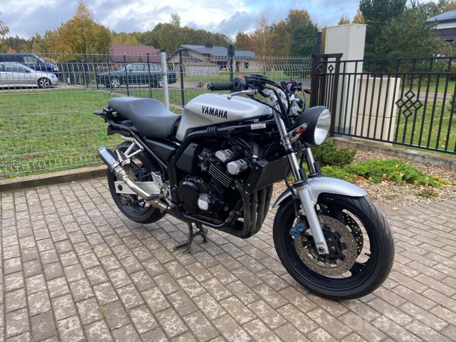 Yamaha FZS 600 Fazer