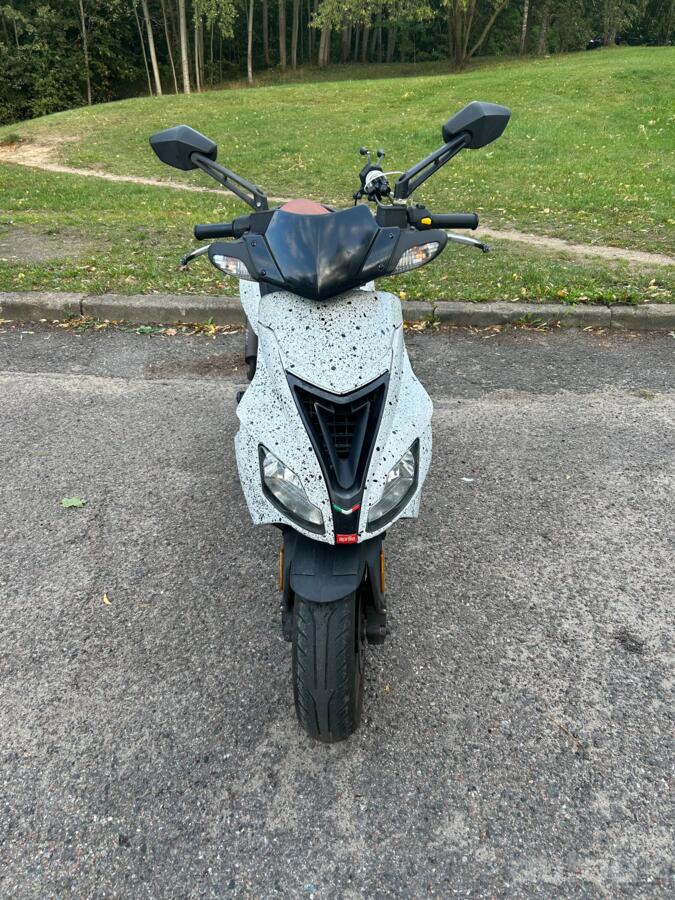 Aprilia SR