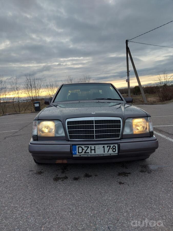 Mercedes-Benz W124 1 generation