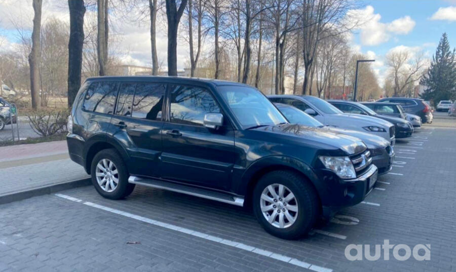 Mitsubishi Pajero 4 generation SUV 5-doors