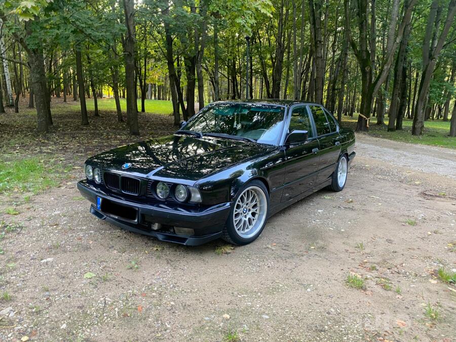 BMW 5 Series E34 Sedan