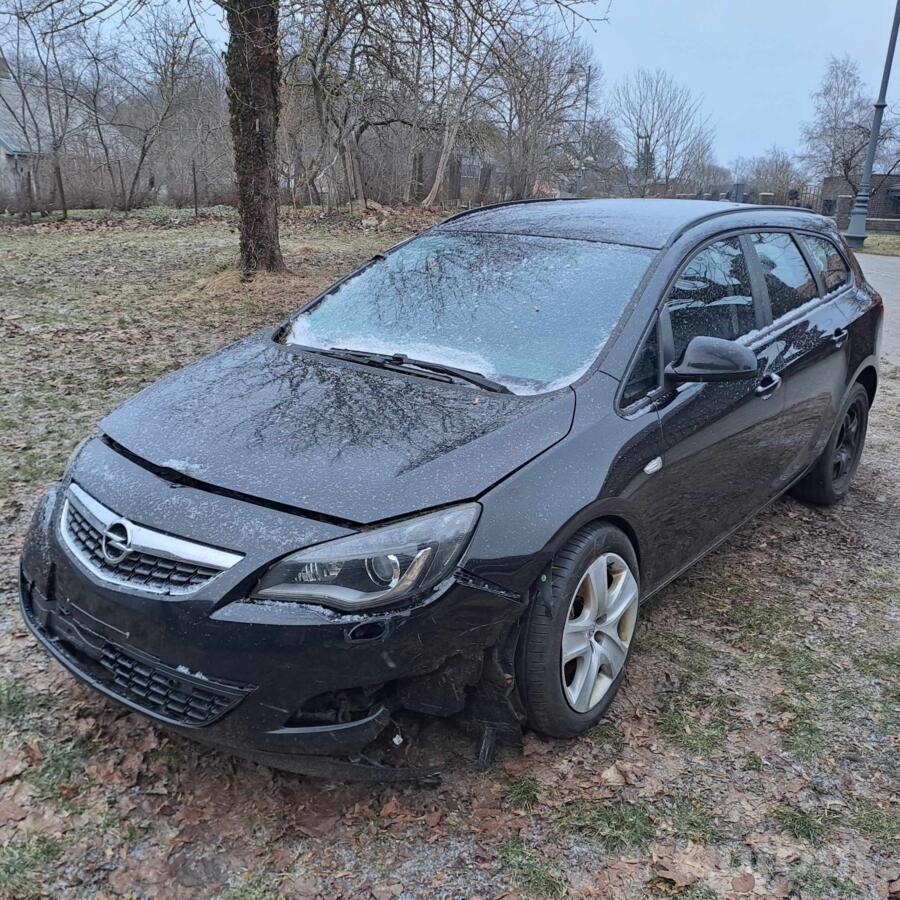 Opel Astra J Sports Tourer wagon