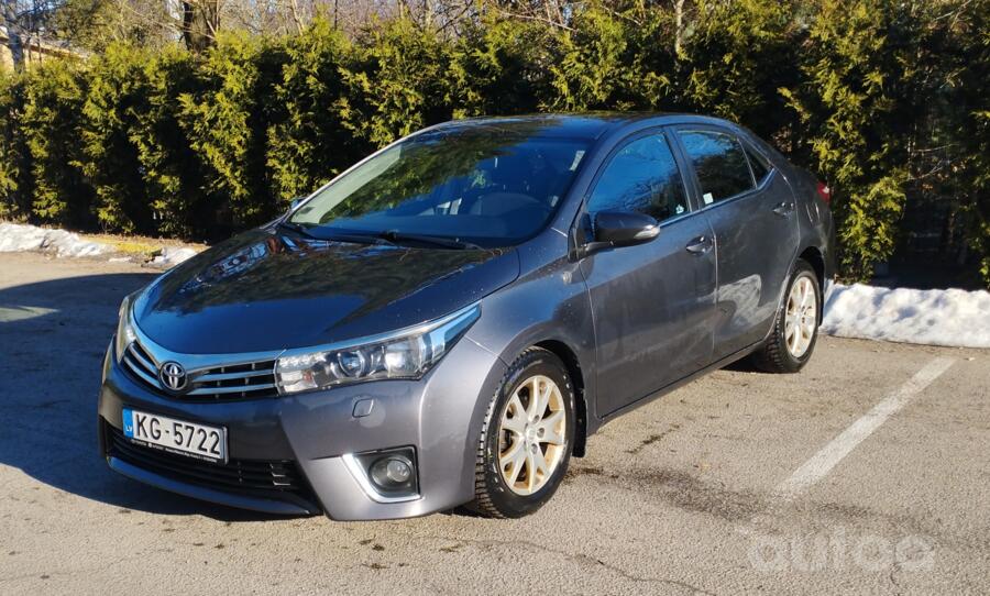 Toyota Corolla E170 (11 generation) Sedan