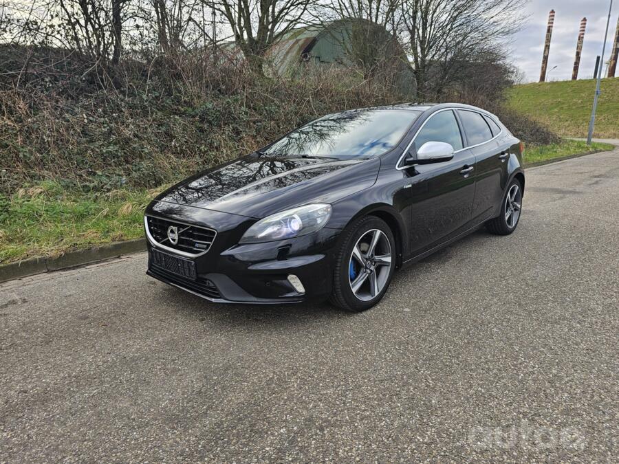 Volvo V40 2 generation Hatchback 5-doors