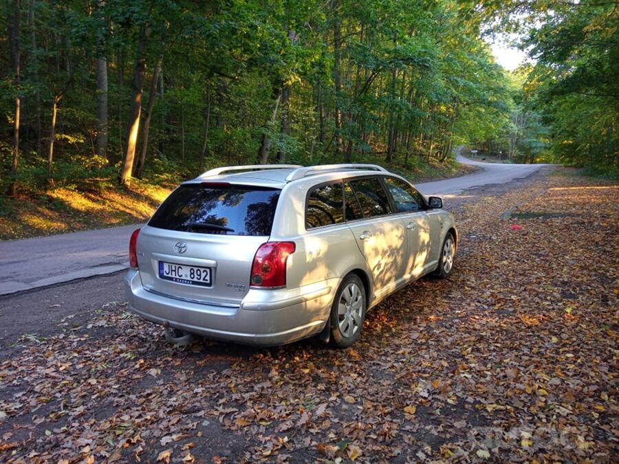 Toyota Avensis 2 generation wagon