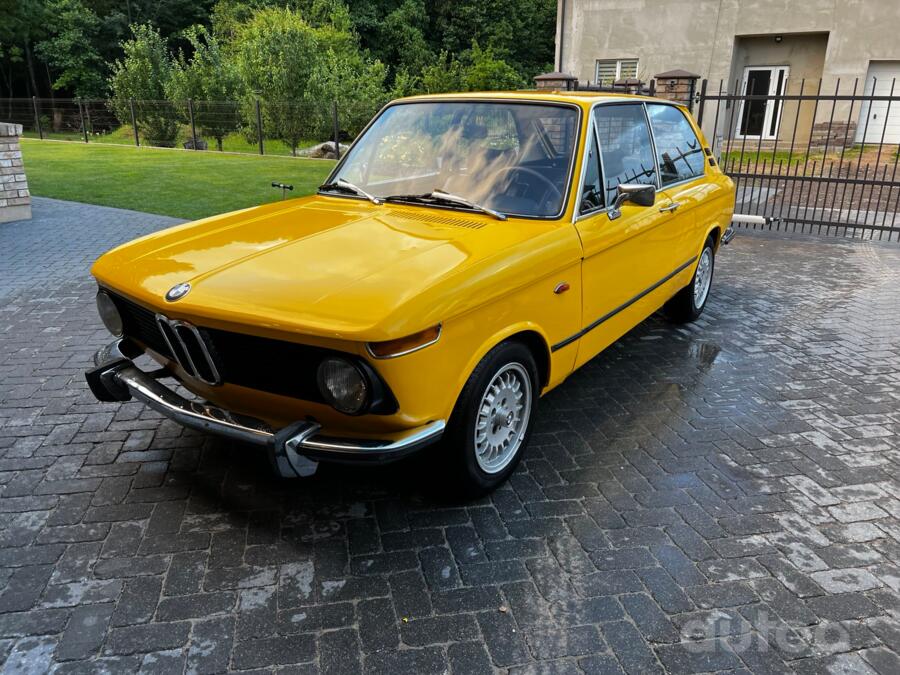 BMW 02 (E10) 1 generation