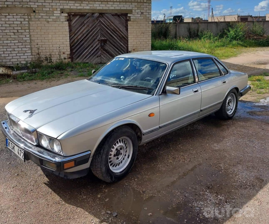 Jaguar XJ I (Series 3) Sedan