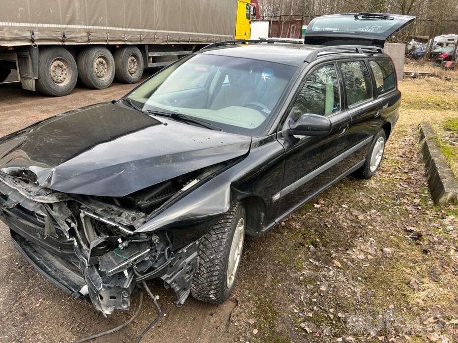 Volvo V70 2 generation wagon