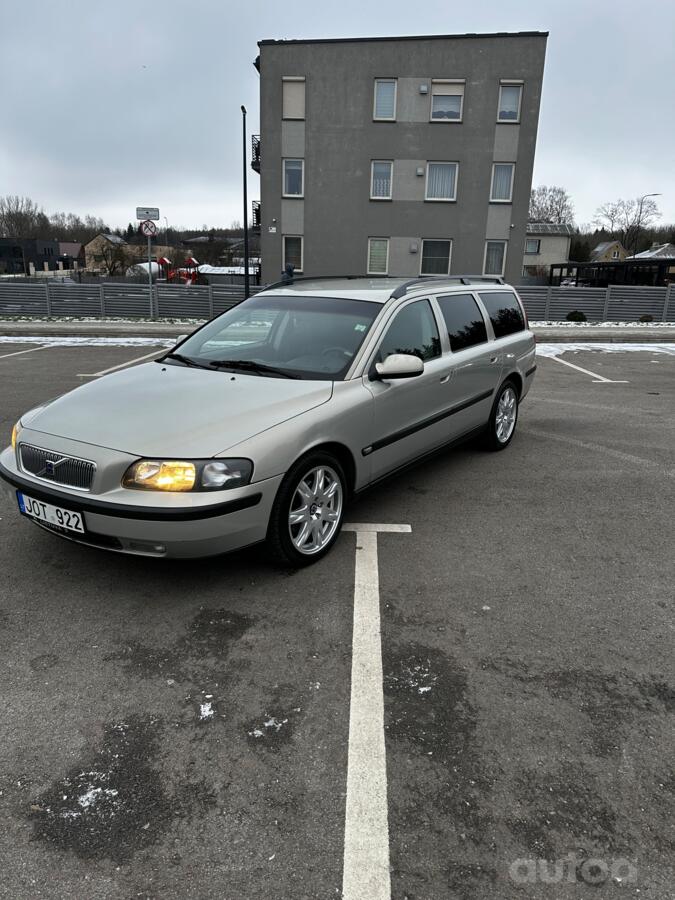 Volvo V70 2 generation wagon