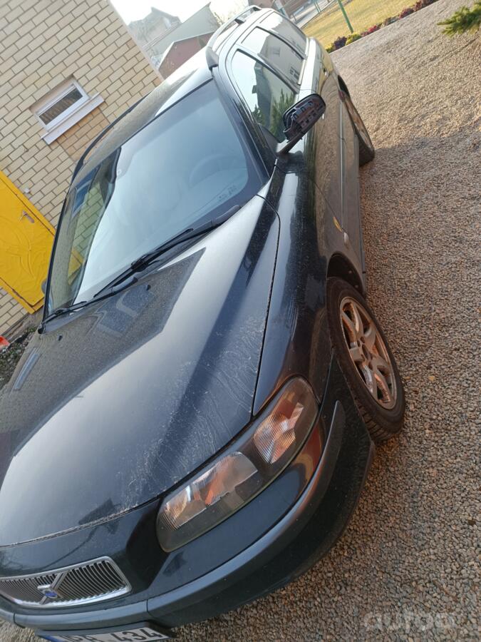 Volvo V70 2 generation wagon