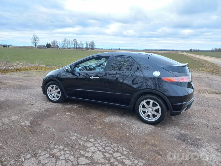 Honda Civic 8 generation Hatchback 5-doors