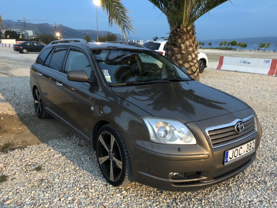 Toyota Avensis 2 generation wagon