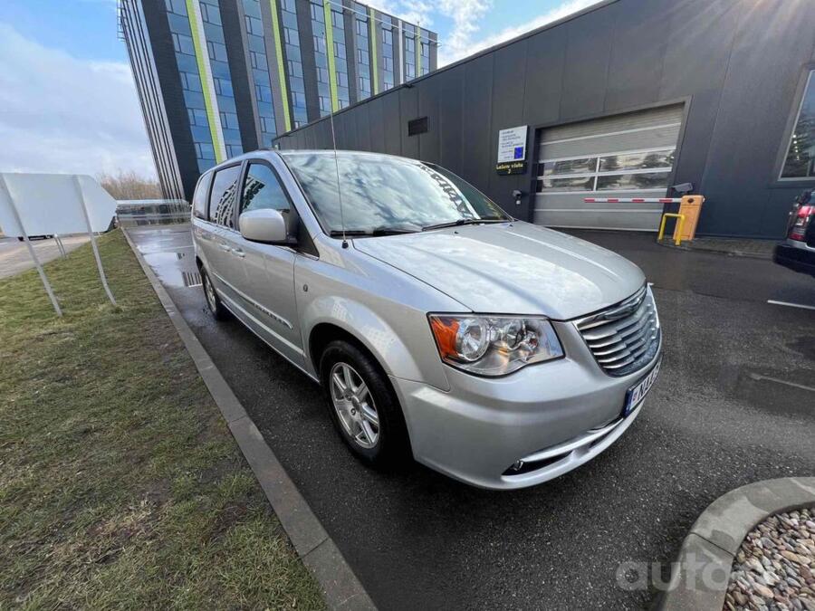 Chrysler Town & Country 5 generation [restyling]