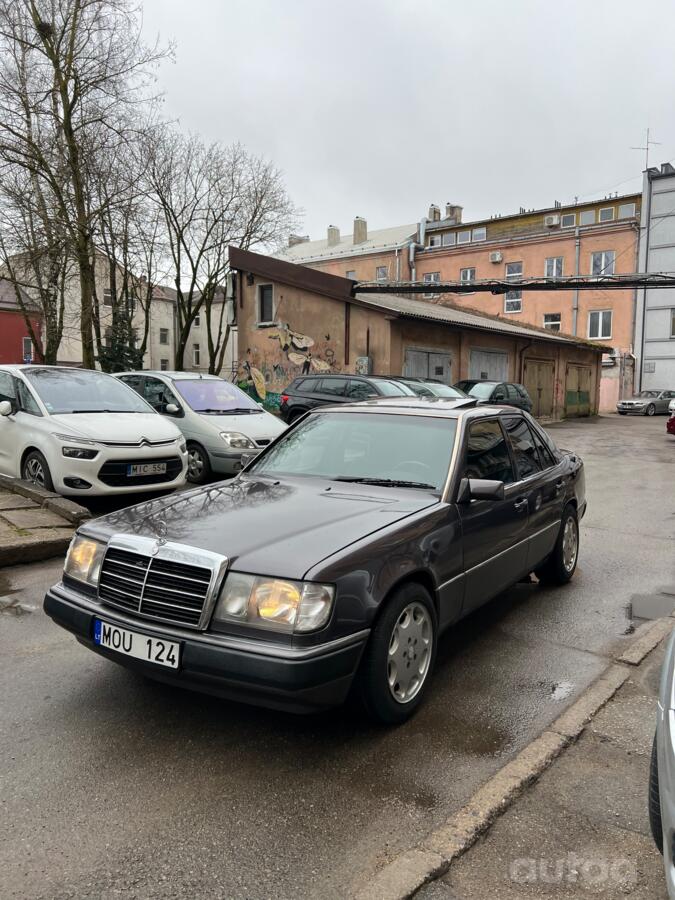Mercedes-Benz W124 1 generation