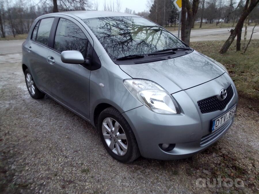 Toyota Yaris 2 generation