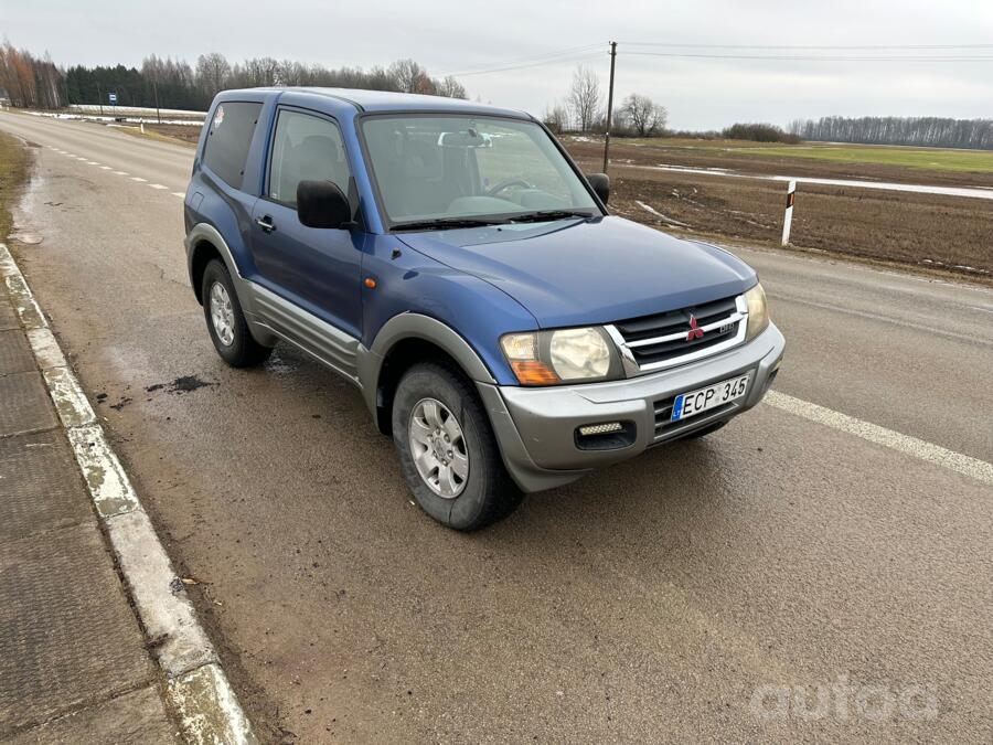Mitsubishi Pajero 3 generation SUV 3-doors