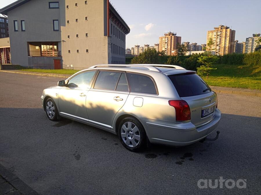 Toyota Avensis 2 generation wagon