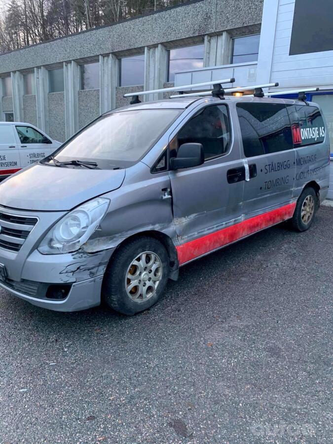 Hyundai H-1 Grand Starex Minivan