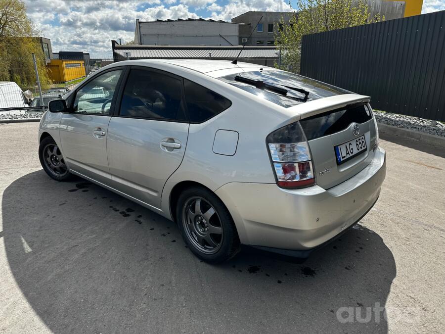 Toyota Prius 2 generation Hatchback