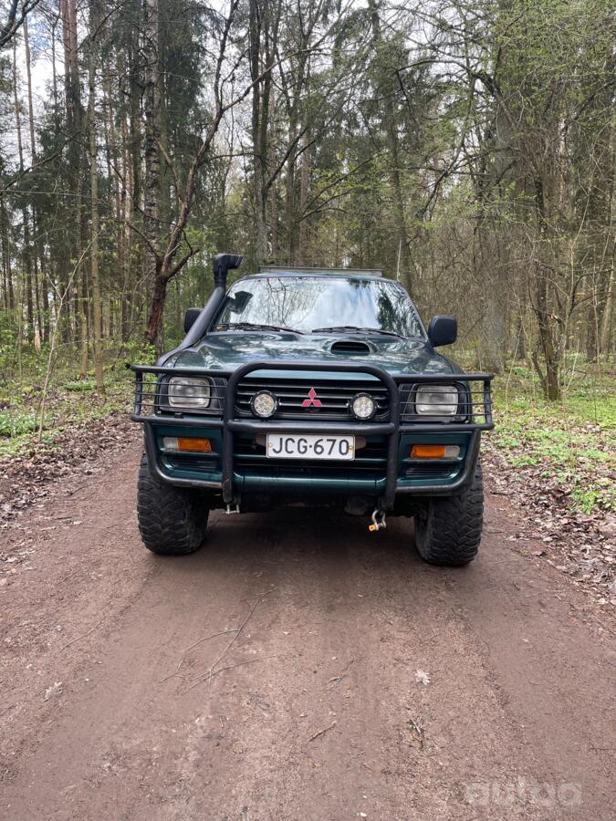 Mitsubishi L200 3 generation Pickup 4-doors