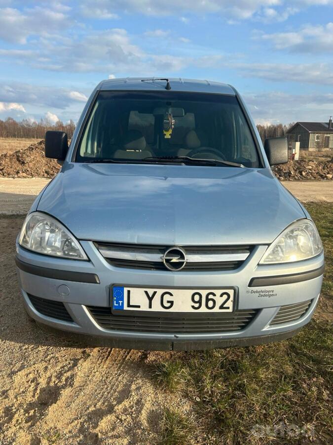 Opel Combo C Tour minivan