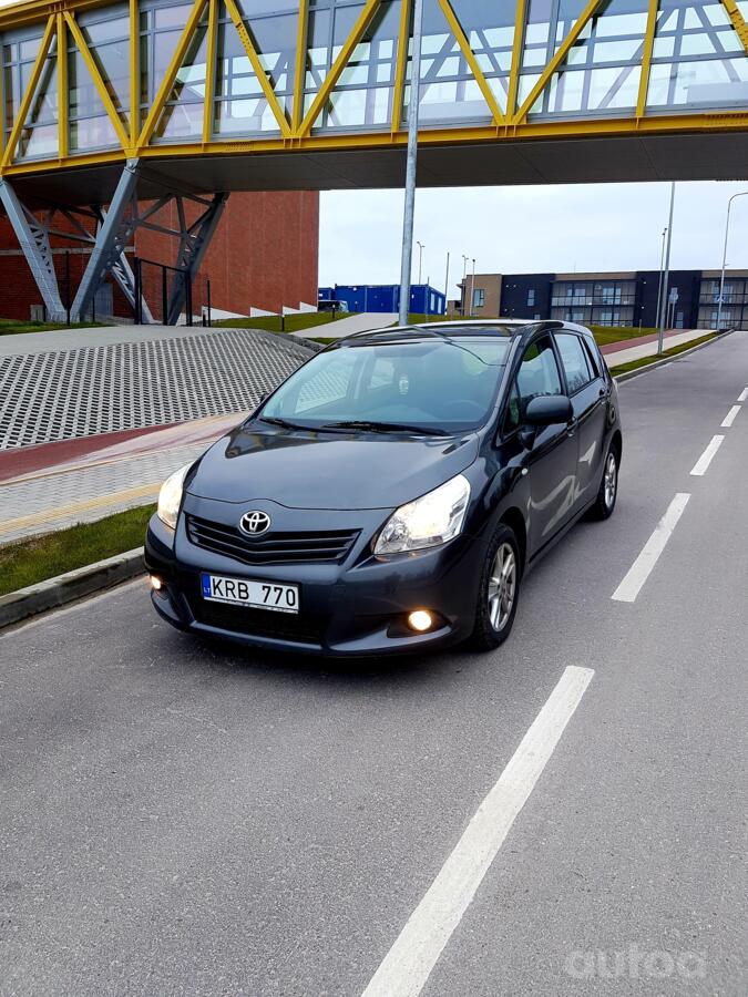 Toyota Verso 1 generation Minivan